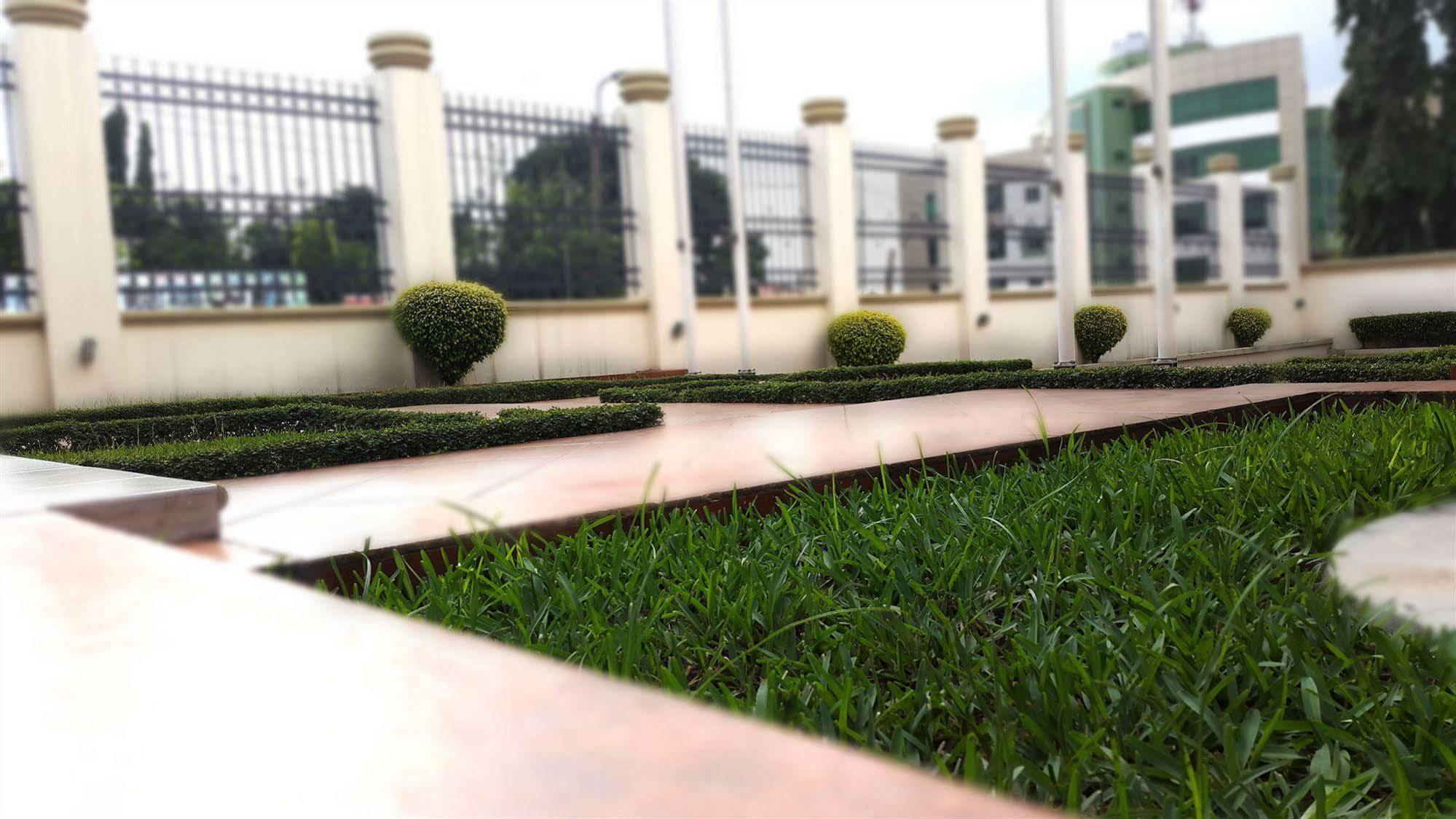 M Plaza Hotel Accra Exterior photo