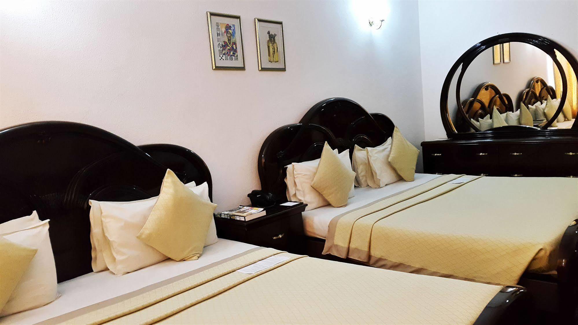 M Plaza Hotel Accra Exterior photo